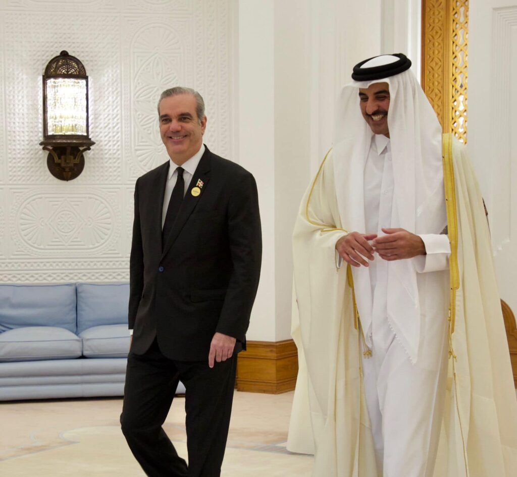 Presidente Abinader se reúne con Emir de Qatar