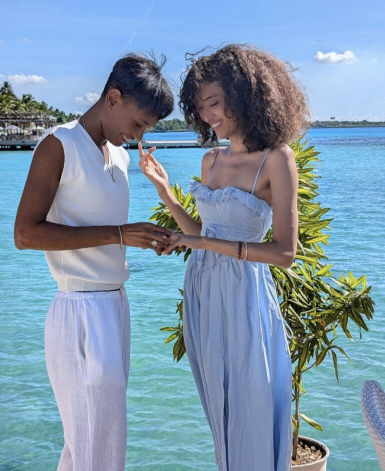 Modelo Ysaunny Brito se compromete con su novia durante sus vacaciones en RD