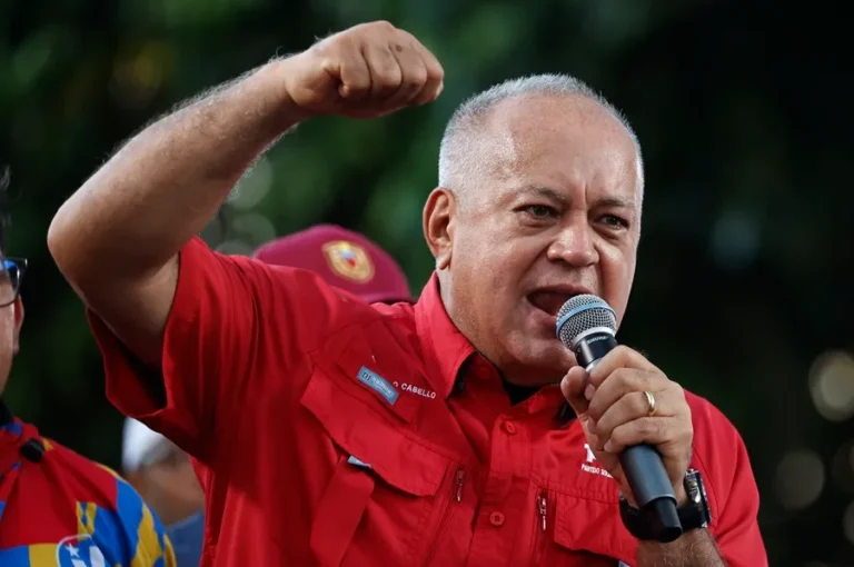 Diosdado Cabello advierte serán detenidos expresidentes que acompañen a Edmundo González a Venezuela