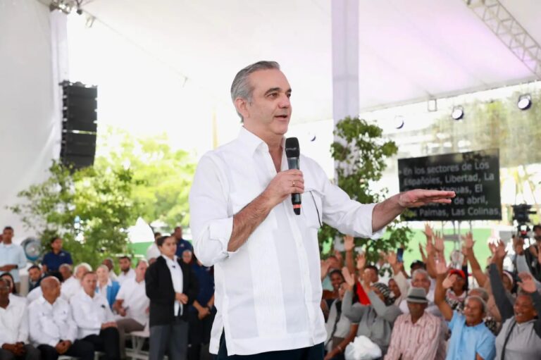 Gobierno lanza proyecto de titulación en el Distrito Nacional