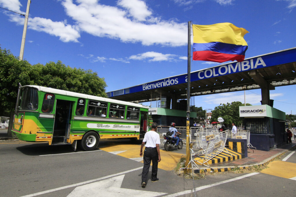 Venezuela cierra frontera con Colombia previo a investidura presidencial