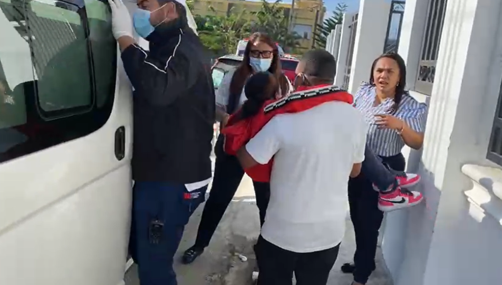 Al menos 20 estudiantes y 11 profesores se intoxican en centro educativo de SFM