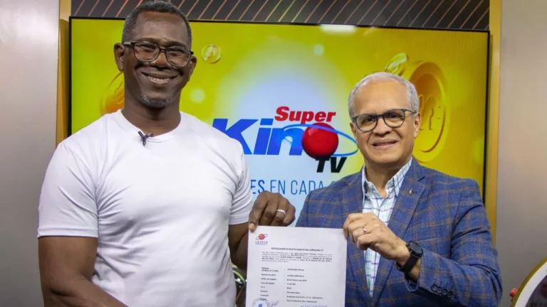 LEIDSA entrega certificado a empleado privado ganador de 25 millones con el Súper Kino Tv