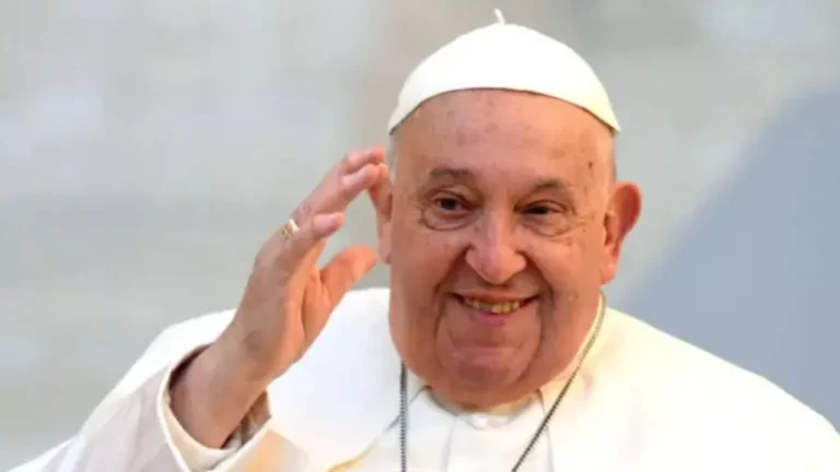 El papa Francisco evoluciona bien y espera resultados médicos