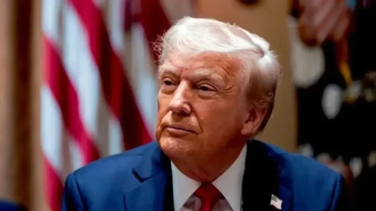 Trump dice que el 4 marzo pueden entrar en vigor los aranceles a México y Canadá