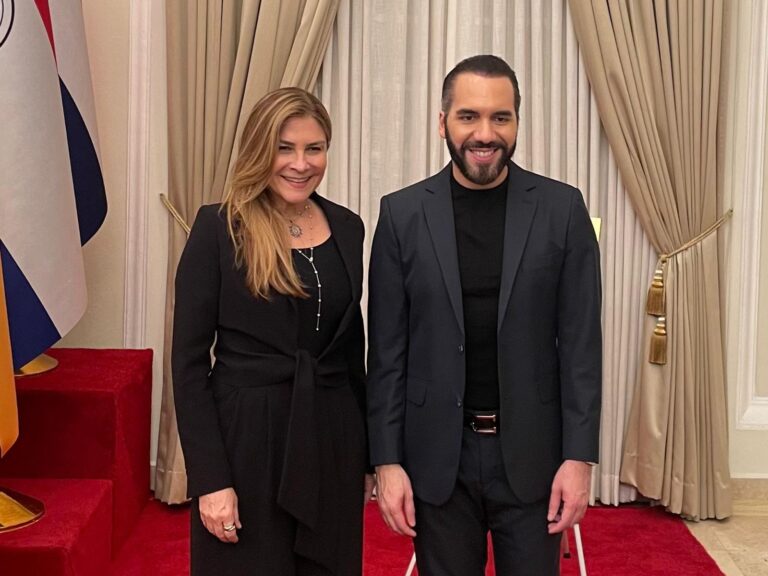 Carolina Mejía participa en reunión con el presidente Nayib Bukele