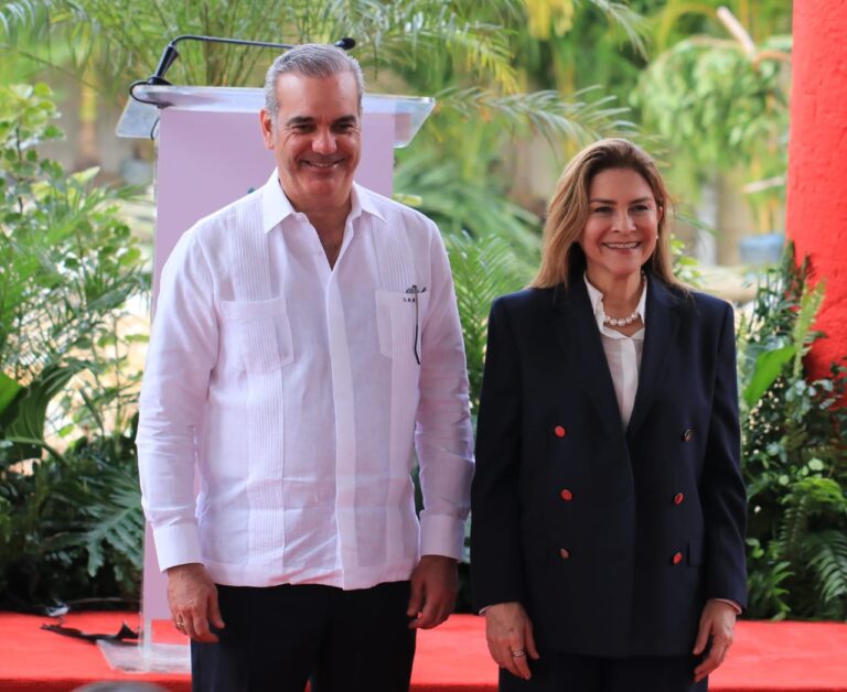 Abinader y Carolina Mejía presentan el Plan Integrado de Santo Domingo