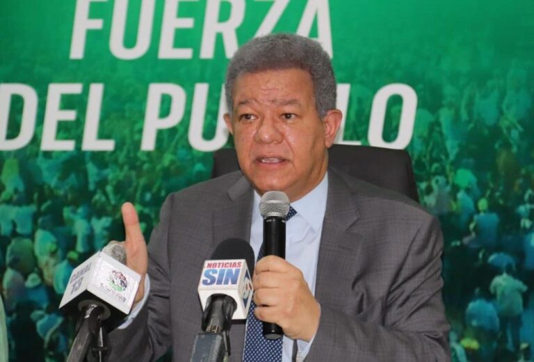 Leonel exige transparencia y regulación en la explotación de tierras raras en RD
