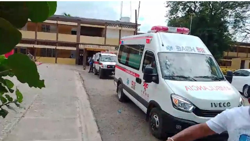 Decomisan droga y armas blancas en centros educativos de Santiago
