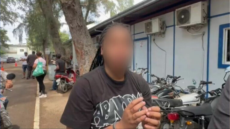 Policía apresa a banquera y su cómplice por autorrobo de 300,000 pesos en Santiago