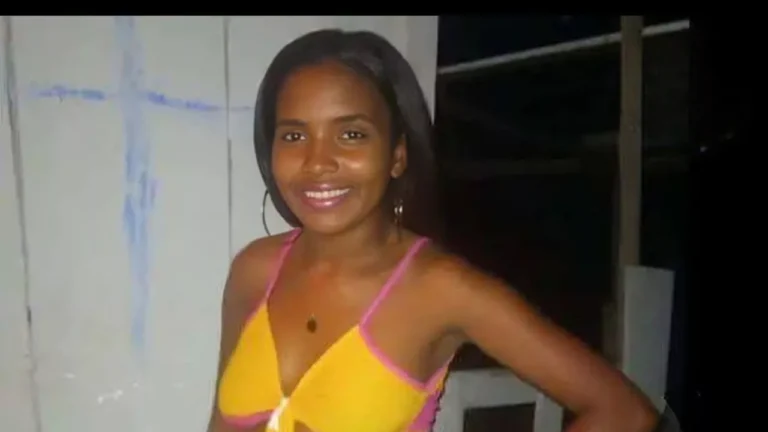 Mujer muere calcinada y su esposo queda grave tras incendio en Santiago