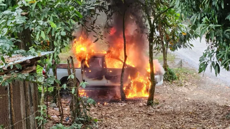 Incendian vehículo de Barrick Pueblo Viejo en la zona de El Rayo