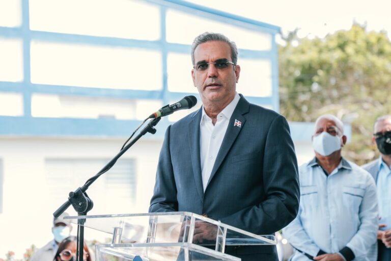 Abinader asciende a 10 coroneles de la Policía y retira seis generales