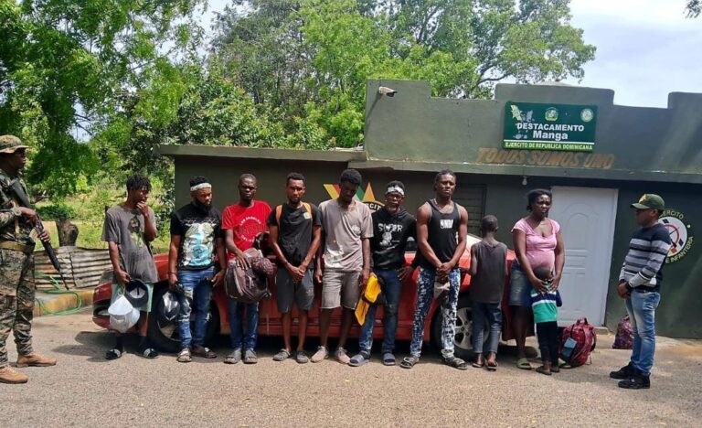 Capturan 24 haitianos ilegales en Montecristi y Santiago