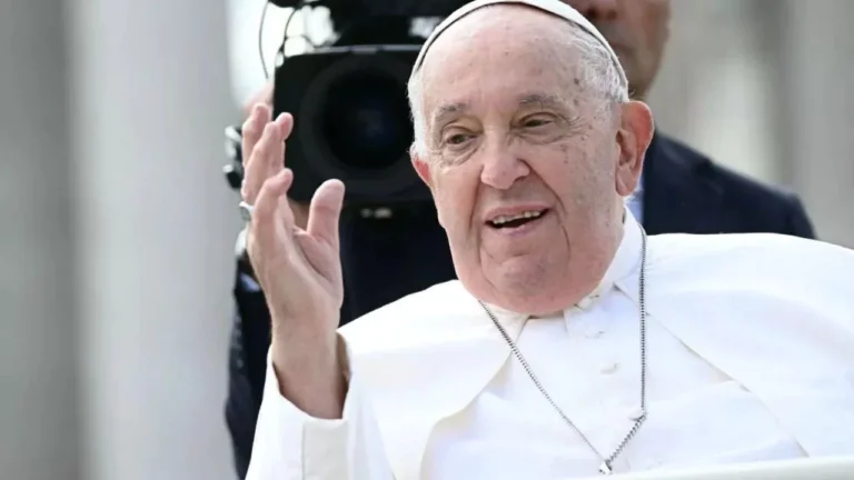 Papa Francisco avanza en su tratamiento tras dejar la ventilación mecánica