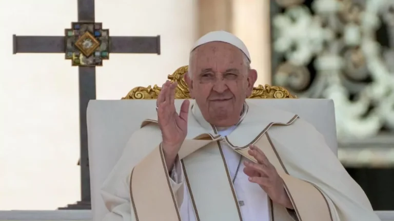 El papa Francisco sigue estable en su 27° día de hospitalización en el Gemelli
