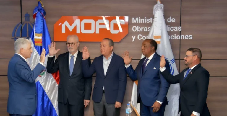 Eduardo Estrella juramenta nuevos viceministros de Obras Públicas
