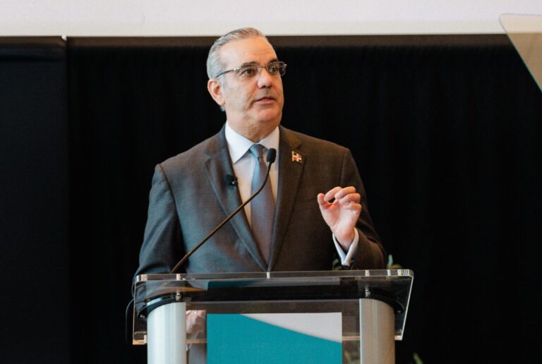 Abinader promueve a RD como destino ideal para la inversión industrial textil y de calzado