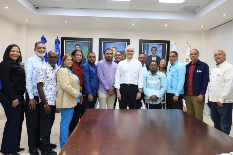 Minerd y ADP acuerdan reanudar docencia en las provincias Duarte y Hermanas Mirabal