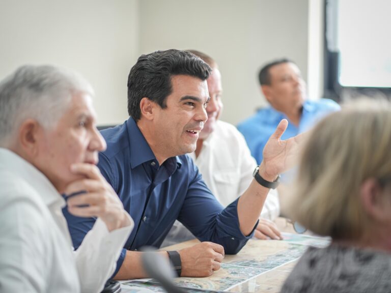 Wellington Arnaud muestra proyecto de saneamiento del Arroyo Gurabo en Santiago