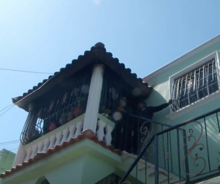 Hombre hiere a su expareja, a un hijo de ésta y se suicida en el Ensanche Espaillat