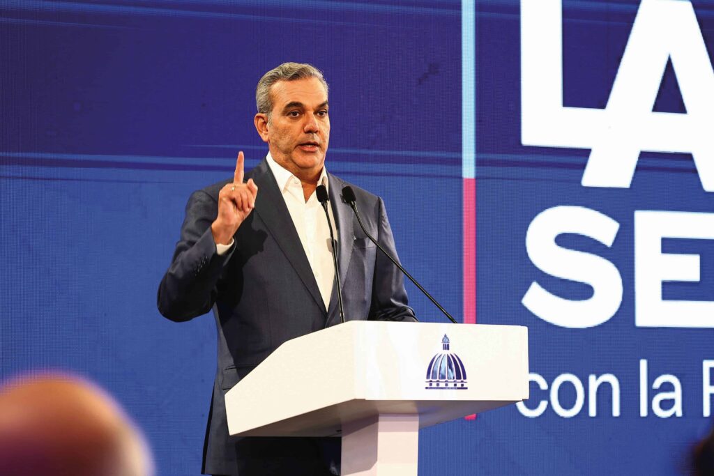 Presidente Abinader informa se destinó un aporte especial de RD$2,500 millones de pesos al Ministerio de Obras Públicas para correcciones de infraestructuras en el país