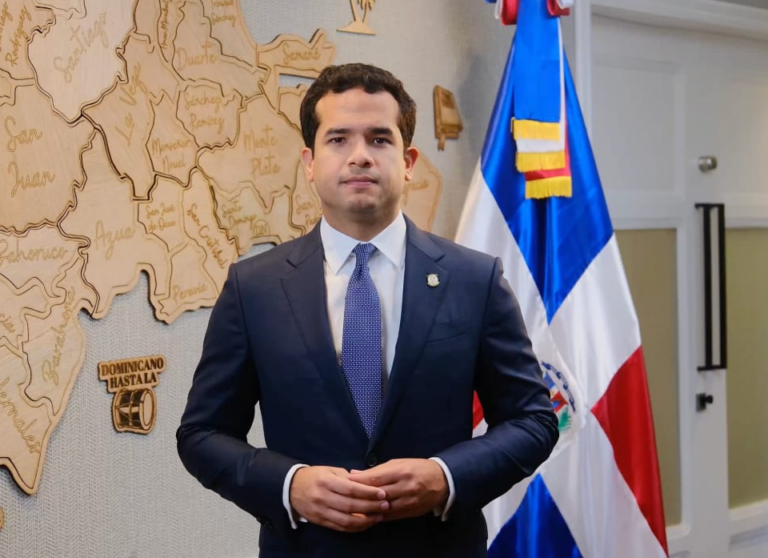 Omar responde a discurso de Abinader con 11 proyectos de ley para impulsar economía