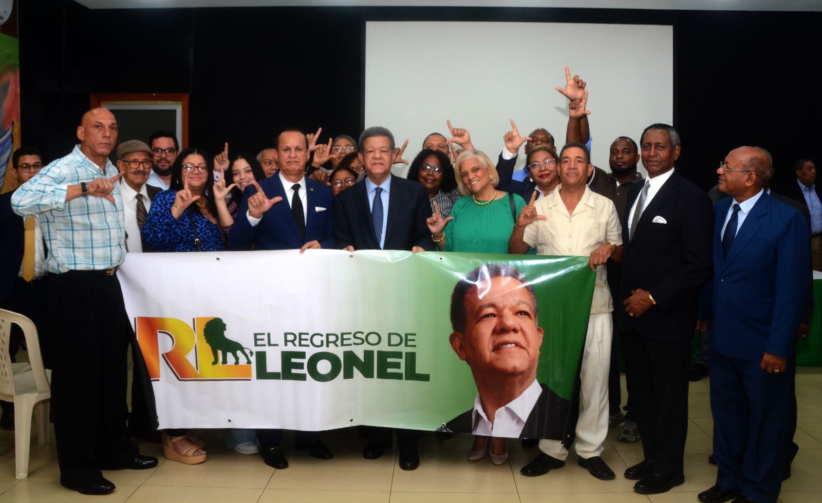 Empieza creación de movimientos de apoyo a Leonel y la Fuerza del Pueblo