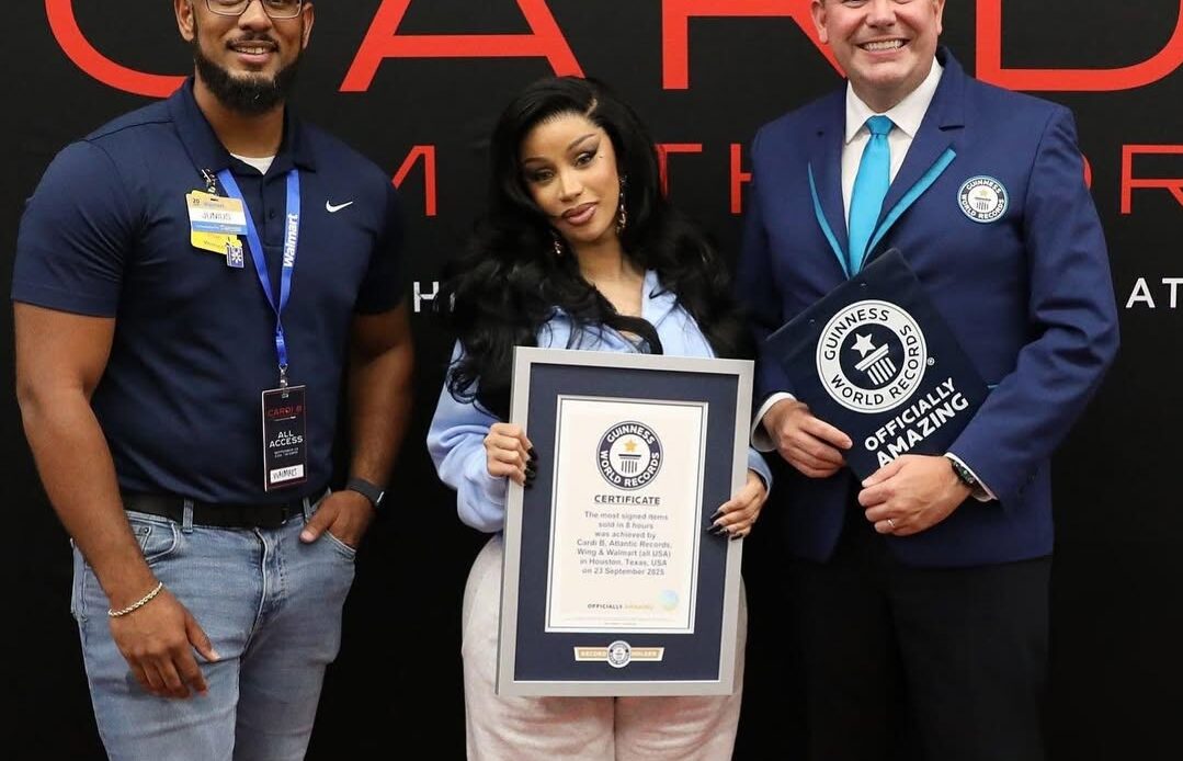 Cardi B logra récord Guinness por vender más de 2,400 discos firmados en menos de 10 horas