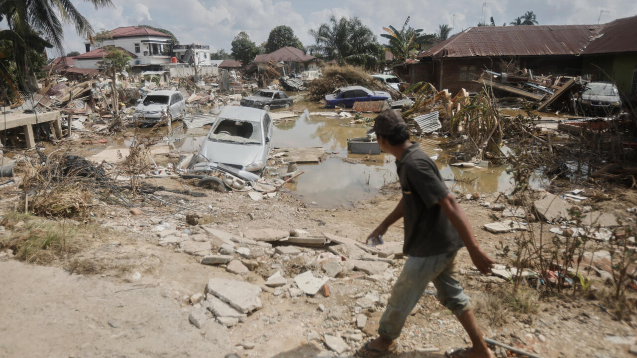 Indonesia computa 964 muertos y más de 5,000 heridos por las inundaciones en Sumatra