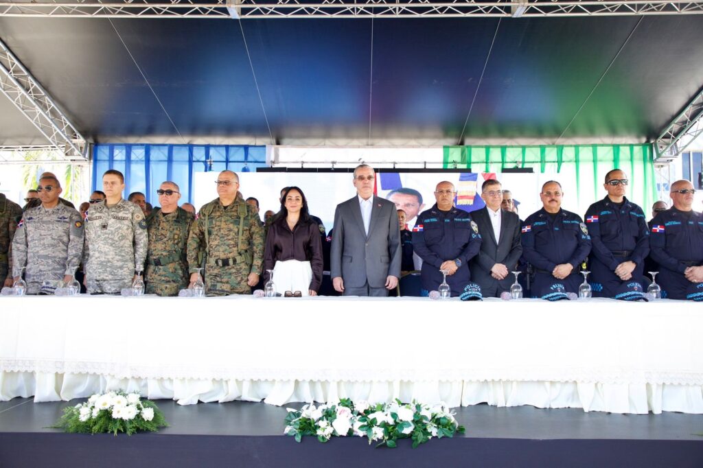 Presidente Abinader pone en marcha “Navidad con Garantía de Paz 2.0” con despliegue de cerca de 28,000 agentes para reforzar la tranquilidad y la convivencia en todo el país