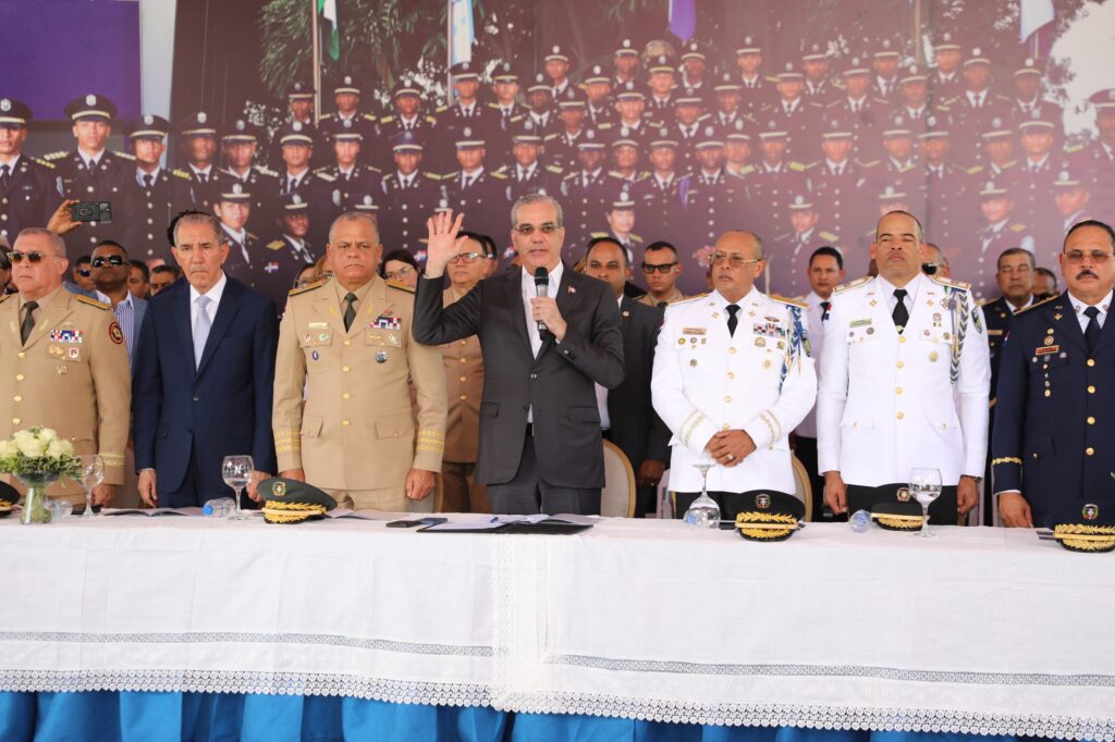 Presidente Abinader encabeza cuadragésima octava graduación de 64 nuevos cadetes de la Policía Nacional formados bajo el Modelo de Transformación