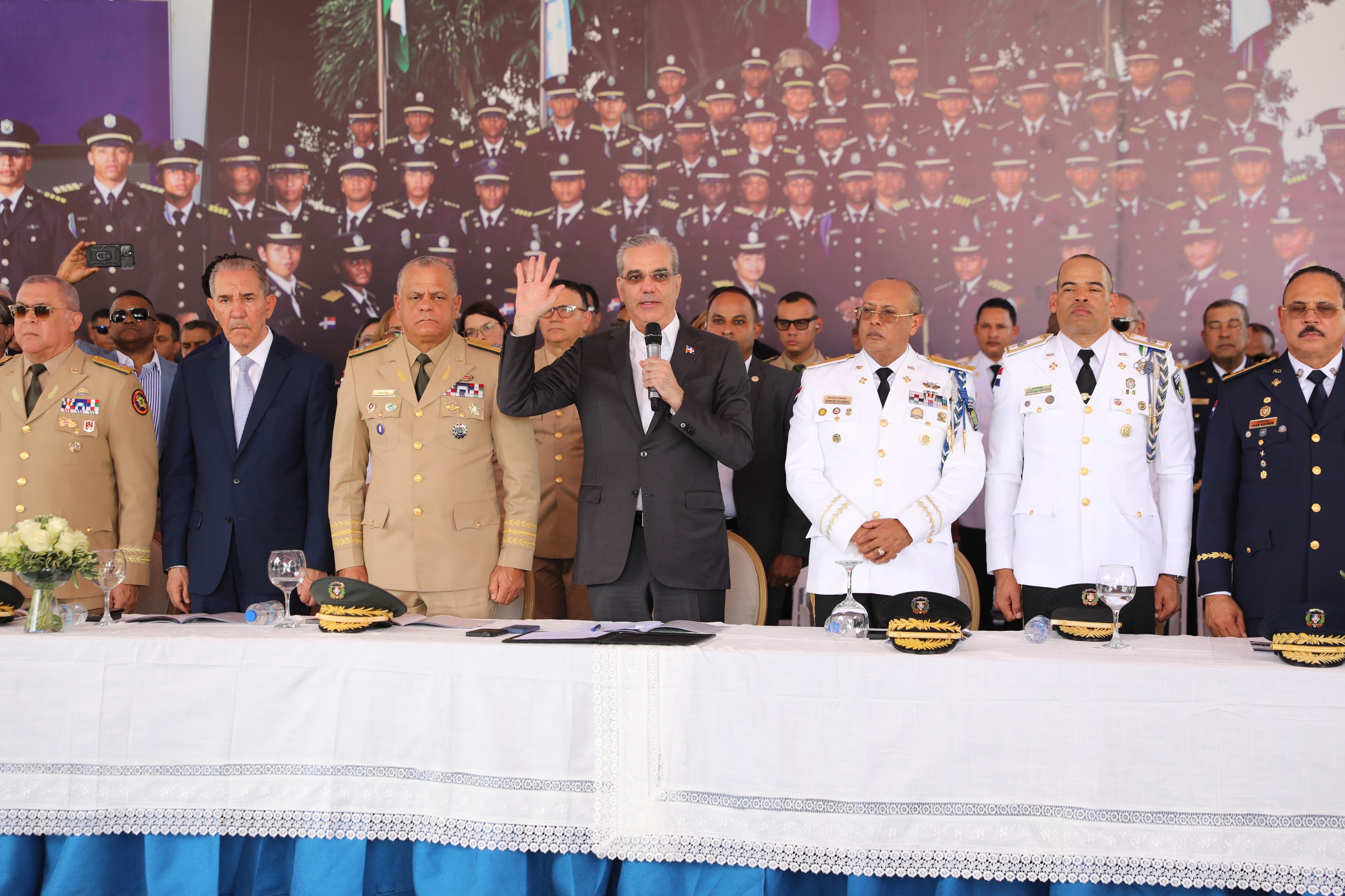 Presidente Abinader encabeza cuadragésima octava graduación de 64 nuevos cadetes de la Policía Nacional formados bajo el Modelo de Transformación
