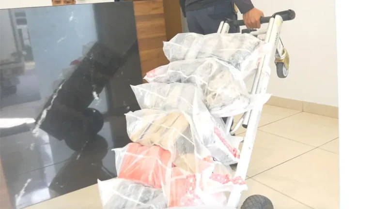 Decomisan 114 paquetes presumiblemente de cocaína en Baní