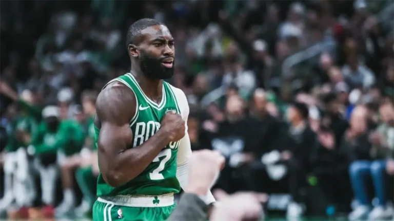Los Celtics remontan a los Knicks tras reaccionar gracias a Brown y Hugo González