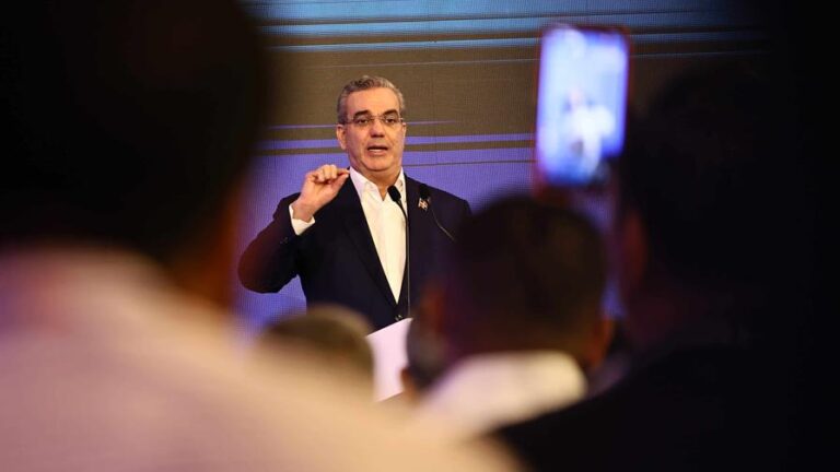 Abinader promulga ley que modifica el régimen de gestión y coprocesamiento de residuos sólidos