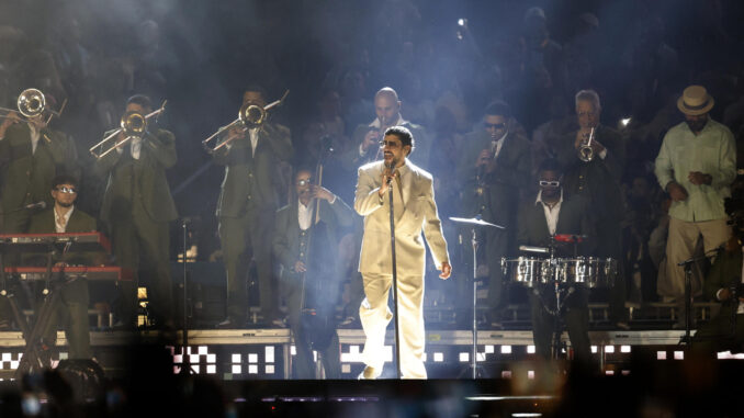 Bad Bunny cierra primer concierto en México con la vara alta y pone a perrear a miles