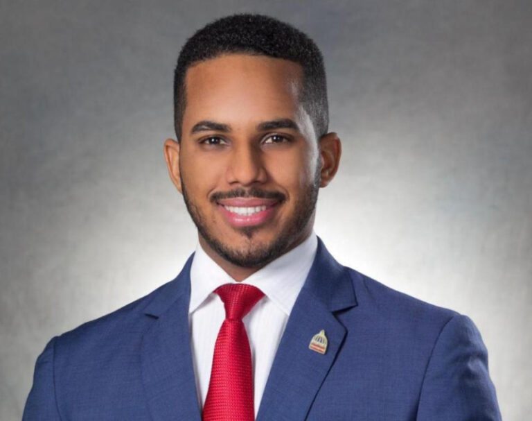 Director del ITLA obliga a empleados a pagar un 5% de su sueldo para movimiento político de Rafael Féliz