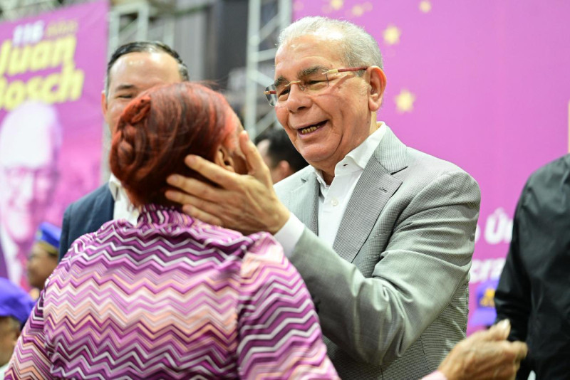 Danilo describe a la economía como estancada y califica al gobierno de estar «sin rumbo»