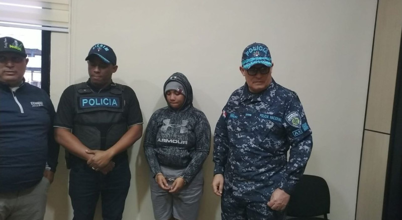 Se entrega a la policía joven de 22 años acusada de ultimar a su hermana de 14 en SFM