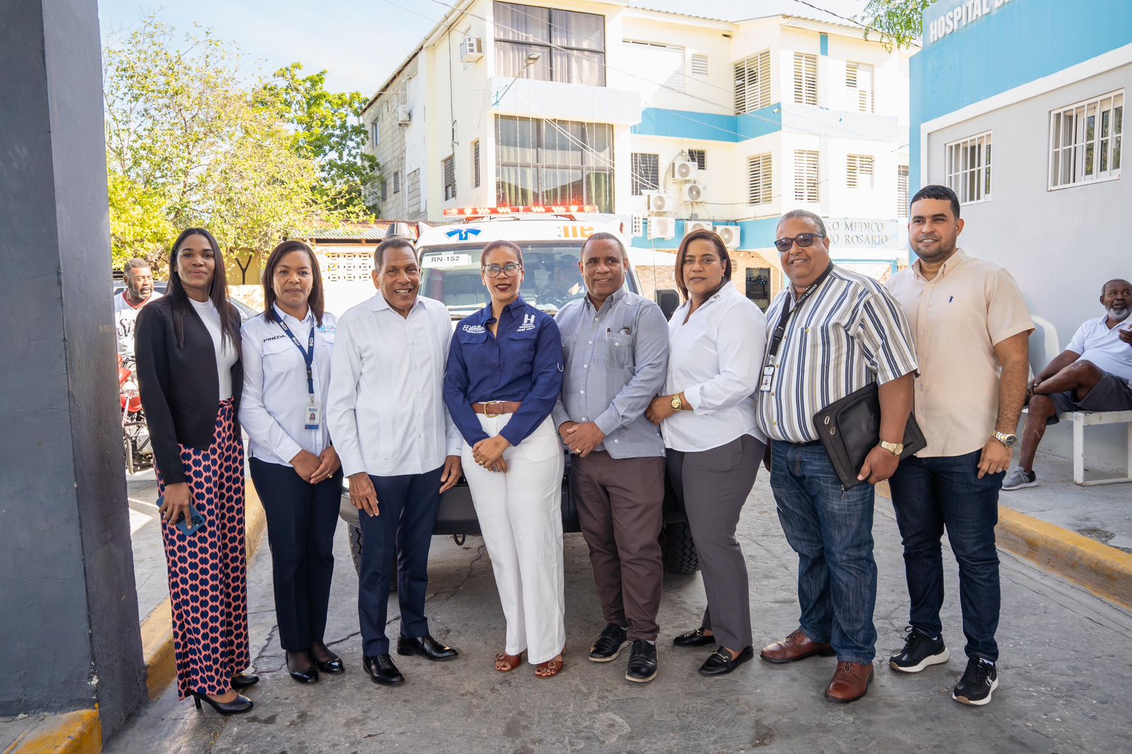 DAEH entrega nueva ambulancia para servicios de emergencias en Duvergé