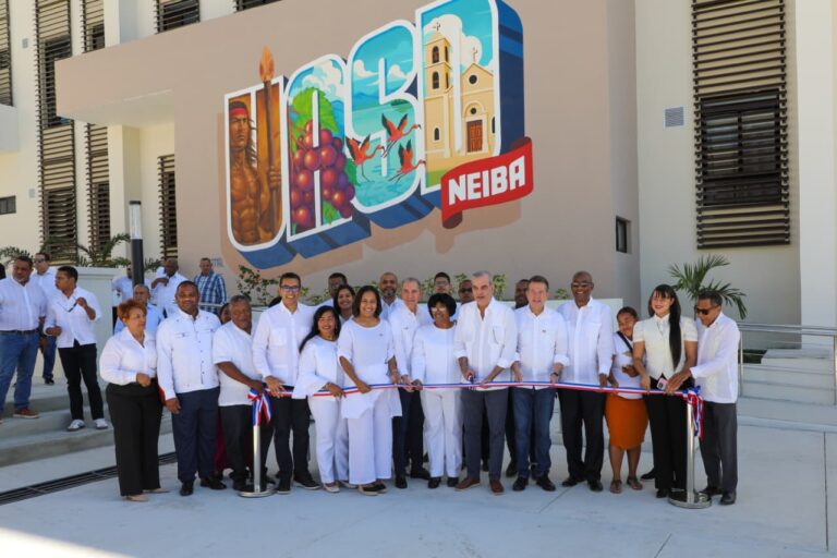 Presidente Abinader inaugura Centro Universitario Regional de la UASD en Bahoruco, ampliando el acceso a la educación superior para más de 1,200 estudiantes del Sur