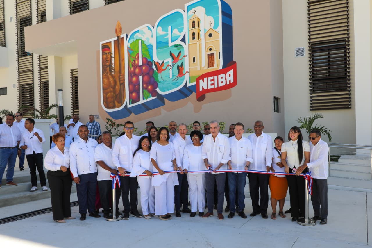 Presidente Abinader inaugura Centro Universitario Regional de la UASD en Bahoruco, ampliando el acceso a la educación superior para más de 1,200 estudiantes del Sur