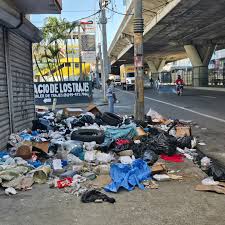 Fellito pide no tirar basura en las cañadas; encuentran hasta neveras, inodoros y bumpers
