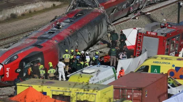 Suben a 41 los muertos en el accidente de dos trenes en España