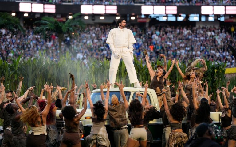 EEUU: Republicanos piden multa y prisión para Bad Bunny por show del Super Bowl