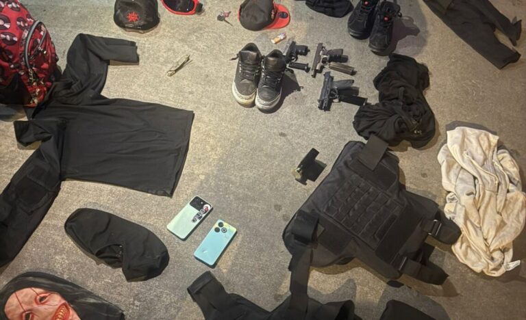 Policía mata tres asaltantes en intercambio de disparos tras atraco a joyería en SPM