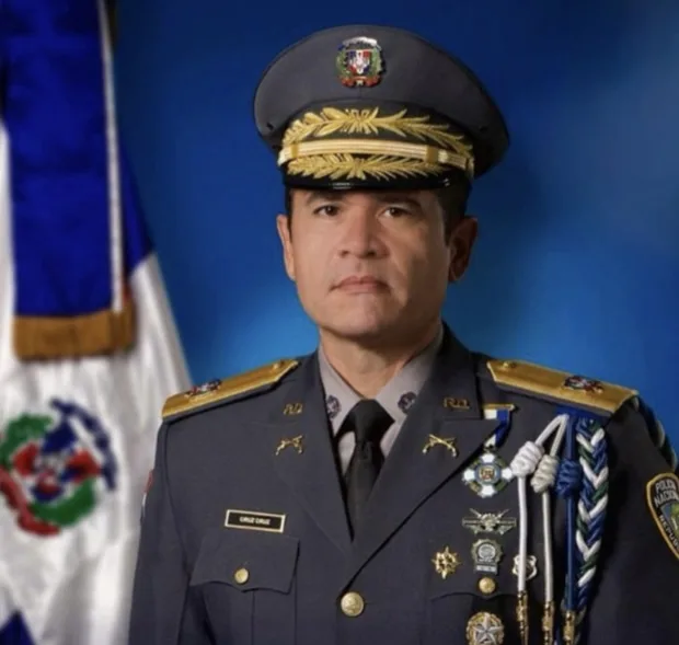 Abinader asciende a Andrés Modesto Cruz Cruz y lo designa como director de la Policía Nacional