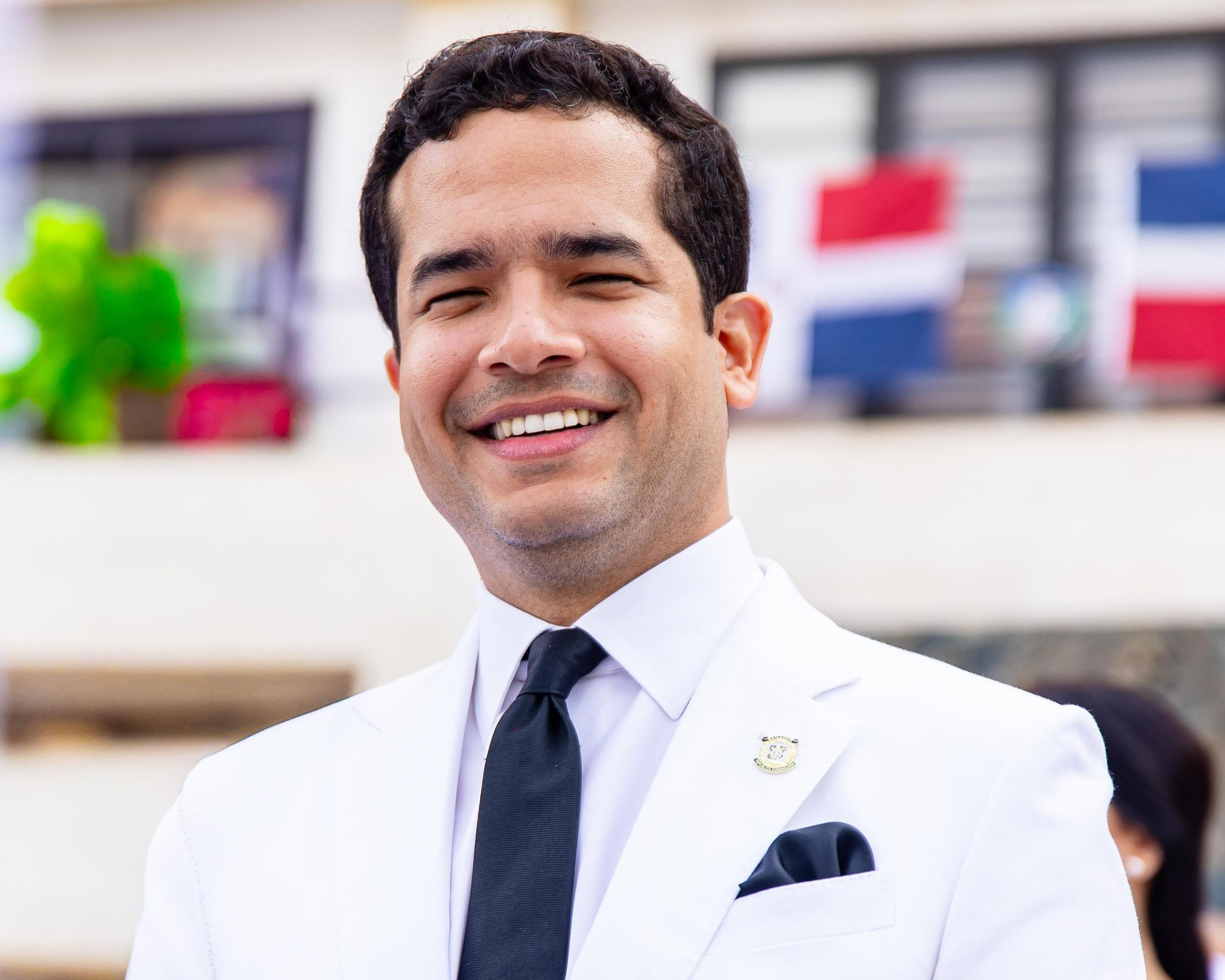 Omar Fernández ganaría la presidencia en todos los escenarios, según encuesta