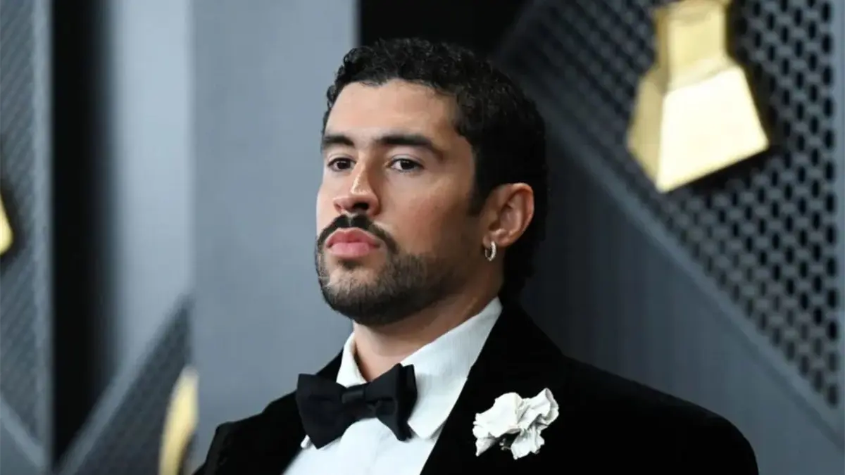 Bad Bunny encabeza la lista de Apple en China con una canción en español